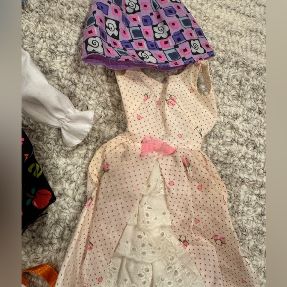 More Barbie clothes! Velvet hooded cape, hangers, scuba suit, vintage dresses.. - Picture 11 of 16